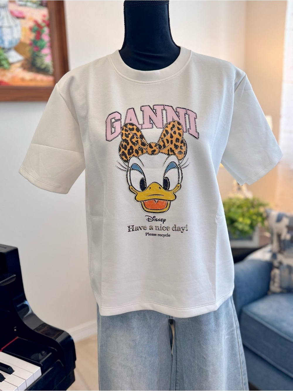 White Daisy Graphic Tee with Leopard Bow